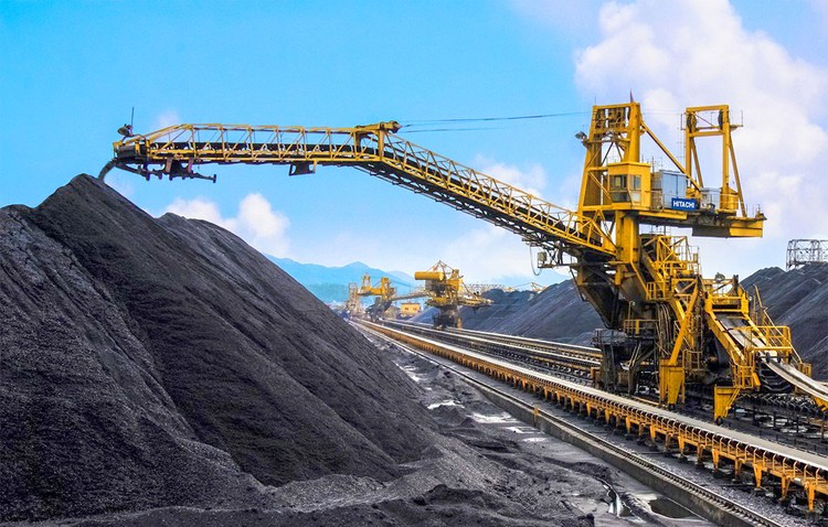 Năm 2023, tổng khối lượng than cấp cho điện của Tập đoàn Công nghiệp Than - Khoáng sản Việt Nam và Tổng công ty Đông Bắc ước tính trên 45 triệu tấn. Ảnh: ĐG