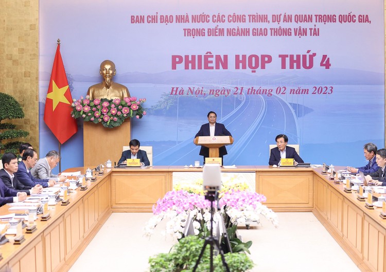 Thủ tướng Phạm Minh Chính chủ trì phiên họp thứ tư của Ban Chỉ đạo Nhà nước các công trình, dự án quan trọng quốc gia, trọng điểm ngành giao thông vận tải. Ảnh: Quý Bắc