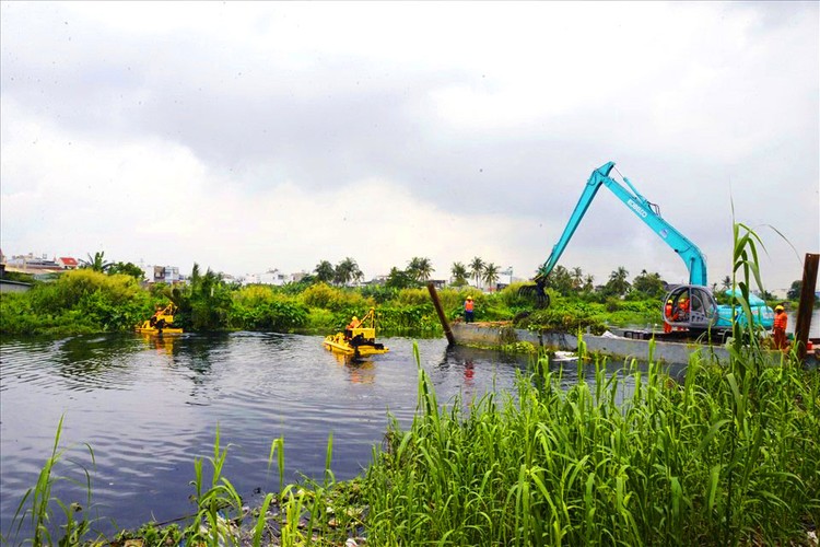 Dự án cải tạo kênh Tham Lương - Bến Cát - rạch Nước Lên dài 32,7 km, góp phần chống úng ngập cho diện tích 14.900 ha, đồng thời chỉnh trang đô thị và cải thiện môi trường. Ảnh: Minh Quân