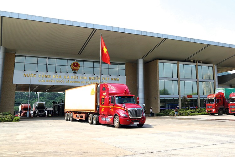 Trung Quốc đã mở cửa toàn bộ hoạt động xuất nhập khẩu trên tuyến biên giới với Việt Nam. Ảnh: Lê Tiên