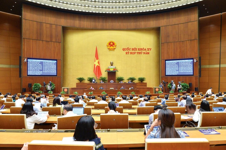 Đại biểu Quốc hội đề nghị xem xét mở rộng đối tượng được hưởng chính sách giảm thuế giá trị gia tăng 2% để hỗ trợ doanh nghiệp vượt khó. Ảnh: Quang Khánh