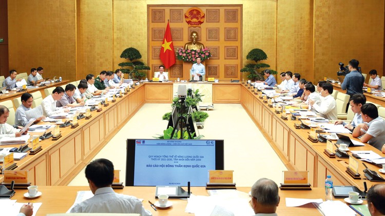 Phó Thủ tướng Chính phủ Trần Hồng Hà phát biểu chỉ đạo cuộc họp. Ảnh: Đình Nam