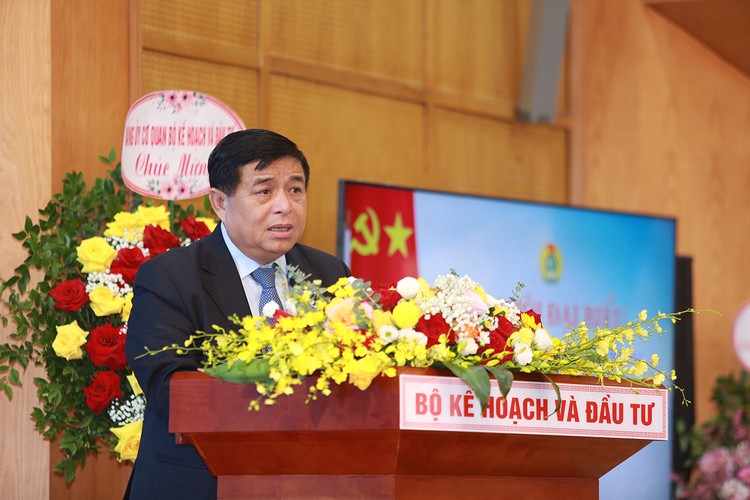 Bộ trưởng Nguyễn Chí Dũng đánh giá, Công đoàn Bộ Kế hoạch và Đầu tư đã hoàn thành xuất sắc mục tiêu đề ra tại Đại hội đại biểu lần thứ XXIV nhiệm kỳ 2017-2023