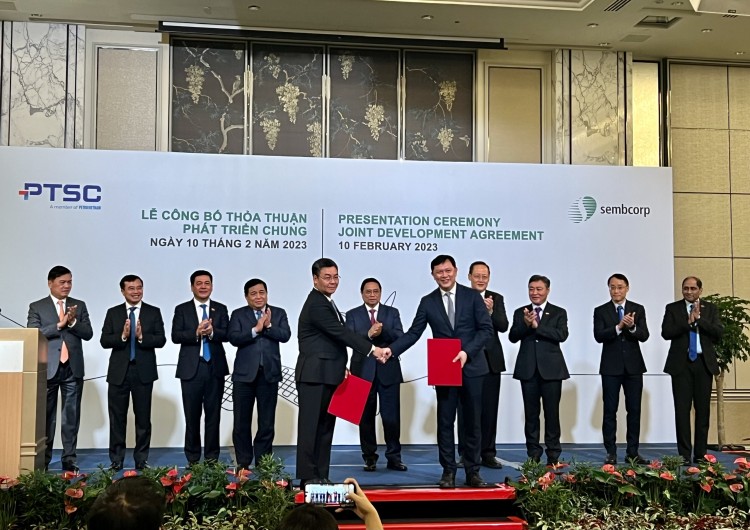 Lễ công bố thỏa thuận hợp tác phát triển chung giữa PTSC và Sembcorp có sự chứng kiến của Thủ tướng Chính phủ và đại diện cấp cao của Việt Nam và Singapore (Ảnh: PVN)