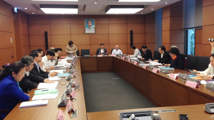 Buổi họp Tổ của Đoàn TP.HCM bàn về Dự thảo Luật Hỗ trợ DNNVV  Ảnh: Trần Tuyết