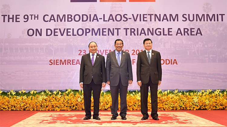 Thủ tướng ba nước Campuchia, Lào và Việt Nam dự Hội nghị cấp cao CLV 9  Ảnh: VGP