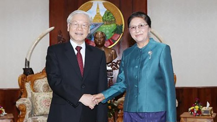 Tổng Bí thư Nguyễn Phú Trọng hội kiến Chủ tịch Quốc hội Lào. Ảnh: TTXVN