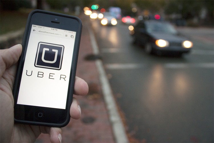 Xe Uber chưa đăng ký 'xe hợp đồng' mới vi phạm pháp luật