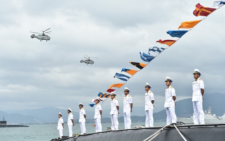 Lễ thượng cờ cho hai tàu ngầm Kilo Đà Nẵng và Bà Rịa-Vũng Tàu. Ảnh: VGP