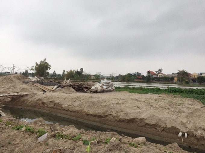 Khu đất Ao Trạ bị gán nợ đang được các nhà thầu san lấp để xây nhà - Ảnh: Vnmedia