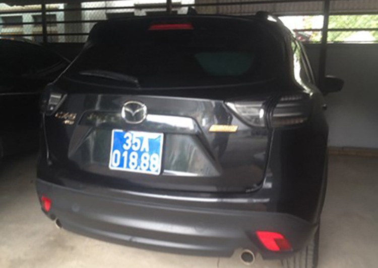 Chiếc Mazda CX5 được doanh nghiệp tặng Huyện uỷ Nho Quan. Ảnh: Đ.B.