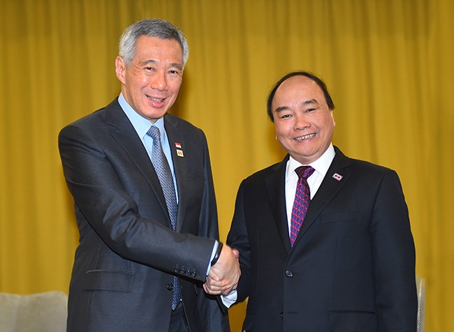 Thủ tướng Nguyễn Xuân Phúc và Thủ tướng Singapore Lý Hiển Long. Ảnh VGP