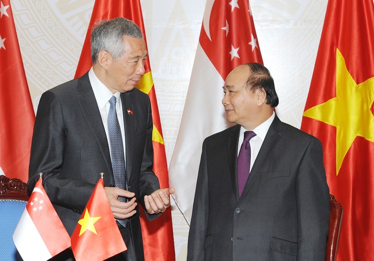 Tại hội đàm, hai Thủ tướng cho rằng, hai bên cần tăng cường xây dựng lòng tin chiến lược, thúc đẩy hợp tác hội nhập và làm sâu sắc hơn nữa quan hệ đối tác chiến lược Việt Nam-Singapore. Ảnh: VGP