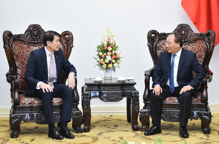 Thủ tướng Nguyễn Xuân Phúc và Chủ tịch Tập đoàn CapitaLand Lim Ming Yan. Ảnh: Quang Hiếu