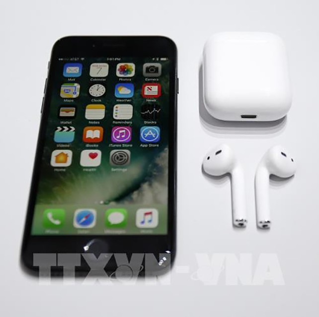Điện thoại iPhone 7 của hãng Apple tại San Francisco, California, Mỹ. Ảnh: EPA/TTXVN