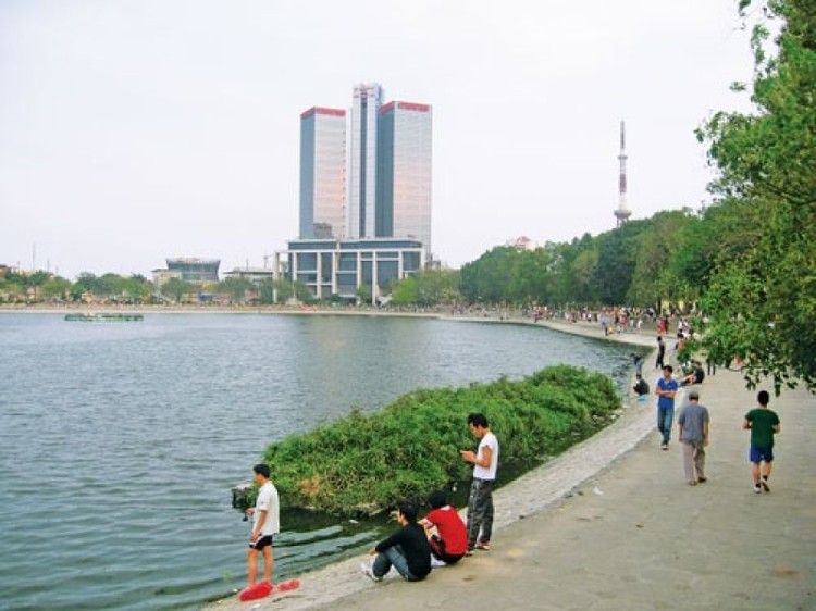 Đại diện chủ đầu tư Việt Hưng đề xuất lấp 1ha hồ Thành công để xây nhà tái định cư.