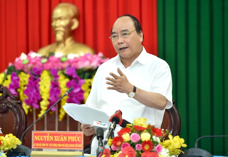 Thủ tướng cho rằng Trà Vinh có vị trí quan trọng ở vùng đất phía đông ĐBSCL và có nhiều tiềm năng phát triển kinh tế biển, nông nghiệp, thủy sản, công nghiệp, du lịch. Ảnh: VGP 
