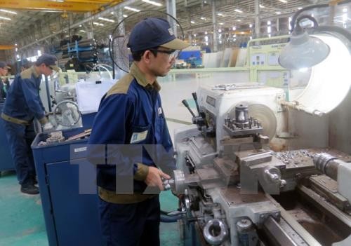 Công nhân sản xuất cơ khí ôtô tại Khu kinh tế mở Chu Lai. Ảnh: TTXVN