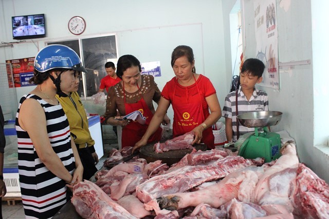 Sản phẩm được mua trực tiếp từ trại của các thành viên Hiệp hội Chăn nuôi Đồng Nai, giết mổ và phân phối trực tiếp đến tay người tiêu dùng. - Ảnh: Dân Việt