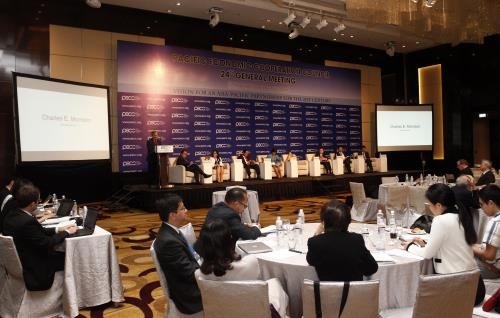 Trong khuôn khổ Hội nghị lần thứ hai các quan chức cao cấp APEC (SOM2) và các hội nghị liên quan, chiều 15/5/2017, tại Hà Nội, tiếp tục diễn ra Cuộc họp Hội đồng hợp tác kinh tế Thái Bình Dương (PECC). Trong ảnh: Quang cảnh cuộc họp. Ảnh: TTXVN