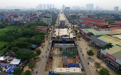 Tuyến đường sắt đô thị Nhổn  - Ga Hà Nội đang xây dựng phần ga nổi.