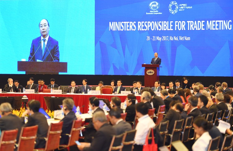 Thủ tướng Nguyễn Xuân Phúc phát biểu khai mạc Hội nghị Bộ trưởng Thương mại APEC lần thứ 23. Ảnh: VGP