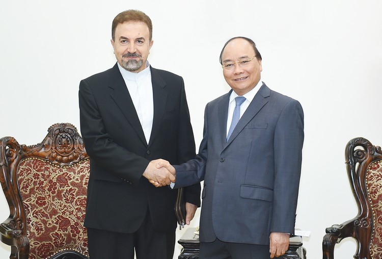 Thủ tướng Nguyễn Xuân Phúc tiếp Đại sứ đặc mệnh toàn quyền Cộng hòa Hồi giáo Iran Saleh Adibi. Ảnh: VGP