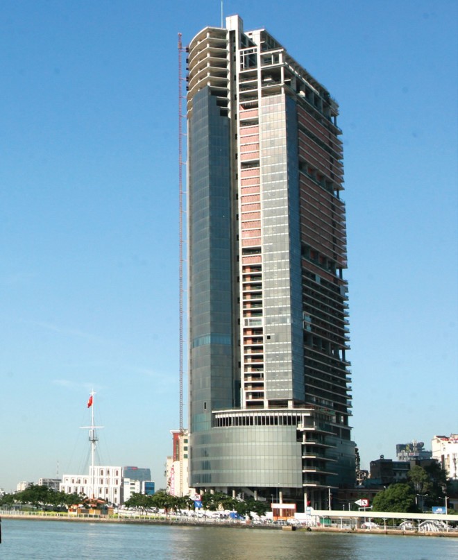 Dự án Saigon One Tower khởi công từ năm 2009 rồi bỏ đó đến nay.