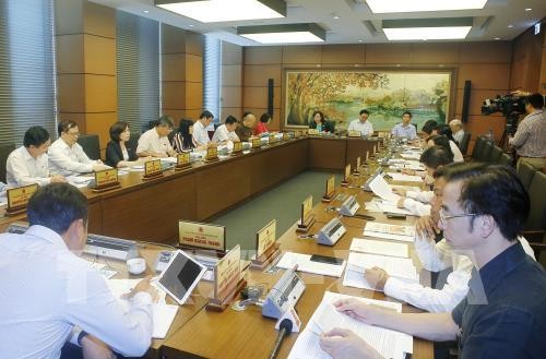 Đoàn đại biểu Quốc hội Thành phố Hà Nội thảo luận thảo luận về dự án Luật quản lý nợ công (sửa đổi); dự án Luật tố cáo (sửa đổi). Ảnh: TTXVN