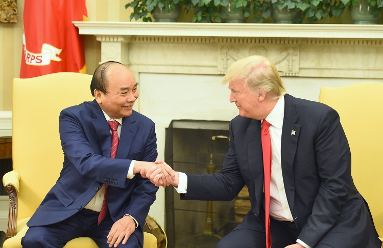 Thủ tướng Nguyễn Xuân Phúc và Tổng thống Hoa Kỳ Donald Trump trong cuộc hội đàm tại Nhà Trắng. Ảnh: VGP