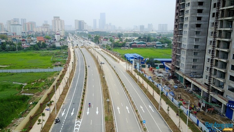 Tuyến đường BT Lê Đức Thọ kéo dài ở Hà Nội vừa được hoàn thành sau 7 năm lỡ hẹn.