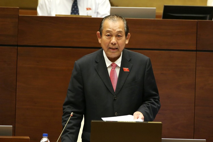 Phó Thủ tướng Trương Hòa Bình trả lời chất vấn của đại biểu Quốc hội. Ảnh: VGP