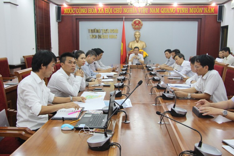 Ông Nguyễn Văn Thành, Phó Chủ tịch UBND tỉnh chủ trì cuộc họp