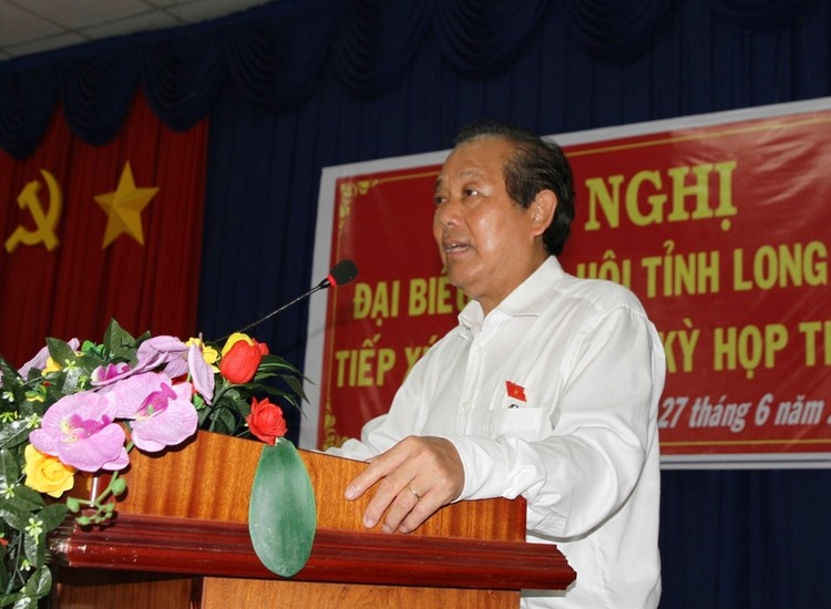 Phó Thủ tướng Thường trực Chính phủ Trương Hòa Bình phát biểu với cử tri huyện Bến Lức. Ảnh: VGP