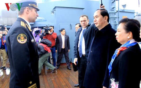 Chủ tịch nước tham quan Chiến hạm “Rạng Đông”