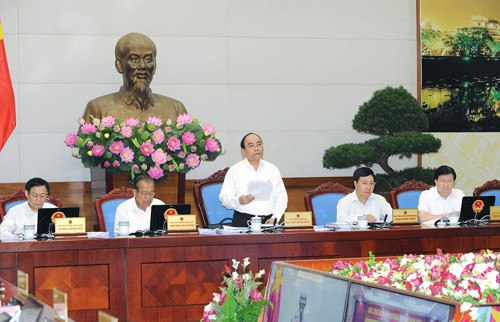 Thủ tướng Nguyễn Xuân Phúc đề nghị tại phiên họp quan trọng này, các thành viên Chính phủ, các địa phương tập trung vào đề xuất giải pháp cụ thể. Ảnh: VGP