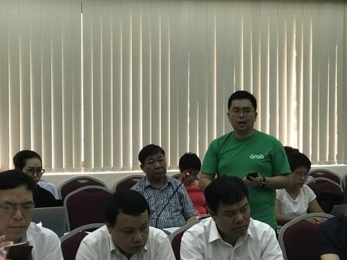 Ông Nguyễn Tuấn Anh, Giám đốc Grab Việt Nam phát biểu tại một cuộc họp của Bộ Giao thông Vận tải. Ảnh BNEWS