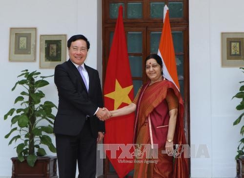 Phó Thủ tướng, Bộ trưởng Bộ Ngoại giao Phạm Bình Minh và  Bộ trưởng Bộ Ngoại giao Ấn Độ Sushama Swaraj. (Ảnh: TTXVN)