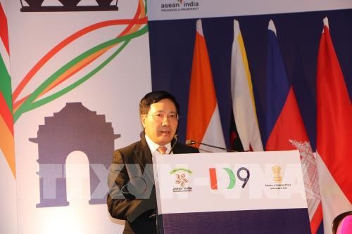 Phó Thủ tướng, Bộ trưởng Ngoại giao Phạm Bình Minh phát biểu tại Hội nghị bàn tròn Doanh nghiệp tại New Delhi. Ảnh: TTXVN