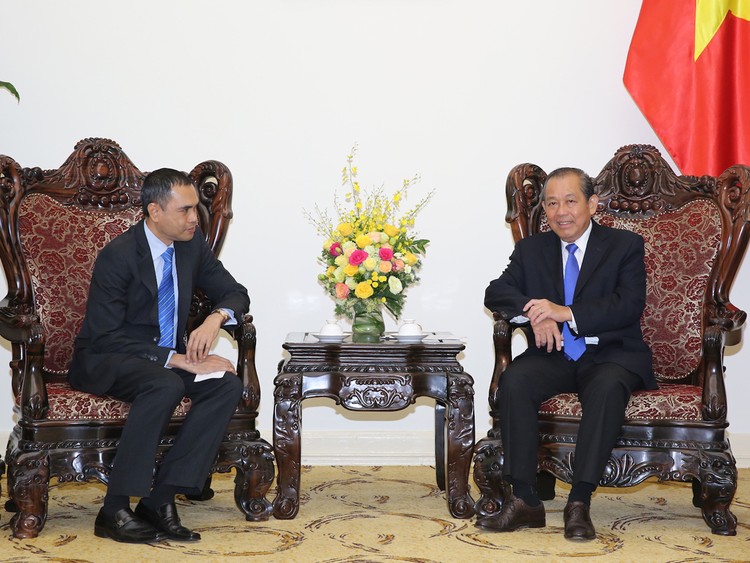 Phó Thủ tướng Thường trực Chính phủ Trương Hòa Bình và Đại sứ Malaysia tại Việt Nam Zamruni Khalid. Ảnh: VGP