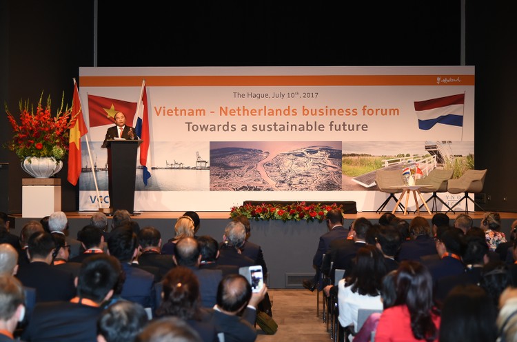 Thủ tướng Nguyễn Xuân Phúc phát biểu tại Diễn đàn Doanh nghiệp Việt Nam-Hà Lan, có sự tham dự đông đảo của doanh nghiệp hai nước. Ảnh: VGP