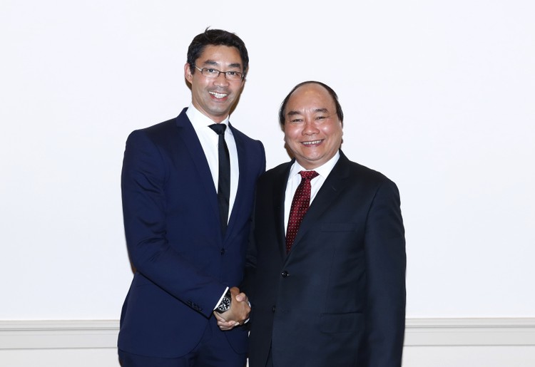 Thủ tướng Nguyễn Xuân Phúc  tiếp Giám đốc điều hành WEF, ông Philipp Roesler. Ảnh: VGP