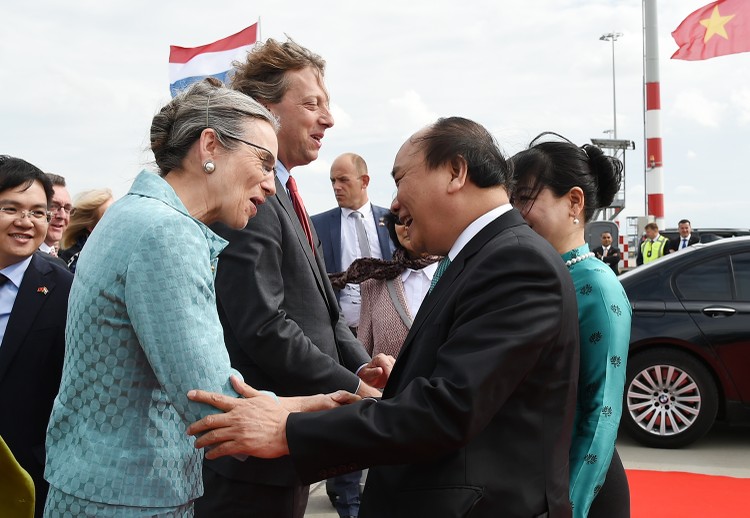 Lễ tiễn Thủ tướng Nguyễn Xuân Phúc và Phu nhân tại sân bay Schiphol Amsterdam. Ảnh: VGP
