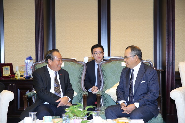 Phó Thủ tướng Thường trực Chính phủ Trương Hòa Bình và Chánh án Toà án Liên bang Malaysia Tan Sri Md Raus Sharif . Ảnh: VGP