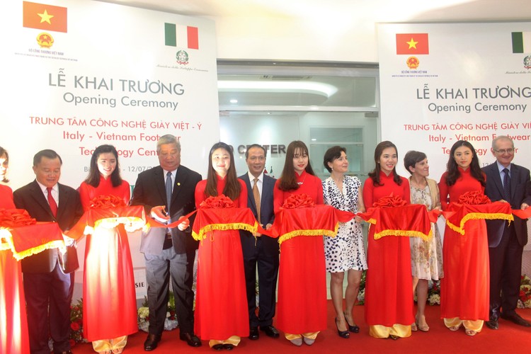 Khánh thành Trung tâm Công nghệ Giày Việt – Ý