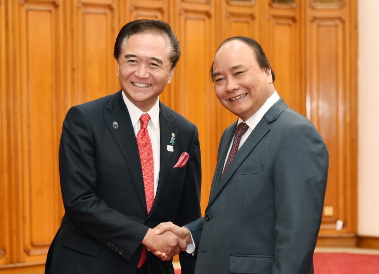 Thủ tướng Nguyễn Xuân Phúc tiếp Thống đốc tỉnh Kanagawa, ông Kuroiwa Yuji. Ảnh: VGP