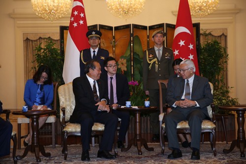 Phó Thủ tướng Trương Hòa Bình chào xã  giao Tổng thống Singapore Tony Tan. Ảnh: VGP