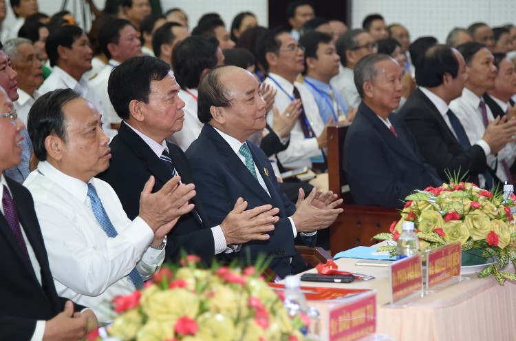 Thủ tướng Nguyễn Xuân Phúc tham dự lễ khai mạc Ngày hội Bến Tre – Đồng khởi khởi nghiệp 2017 - Ảnh: VGP