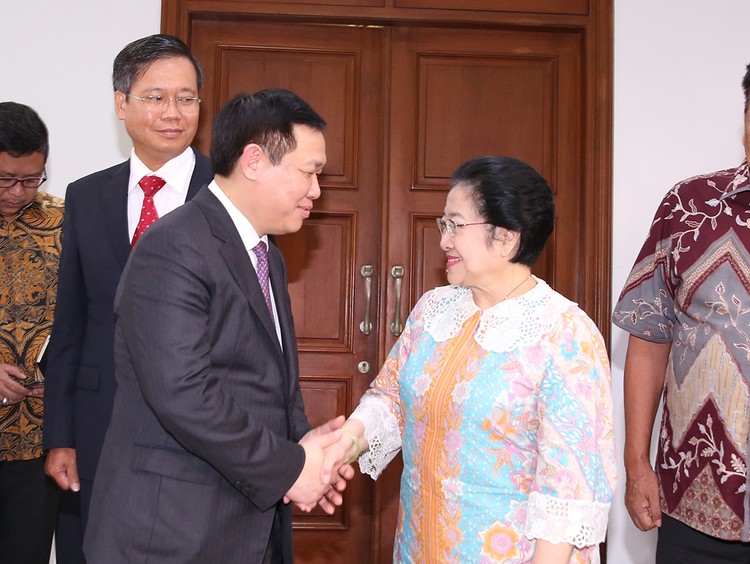 Phó Thủ tướng Vương Đình Huệ và Chủ tịch Đảng cầm quyền Dân chủ Indonesia Đấu tranh Megawati Soekarnoputri. Ảnh: VGP