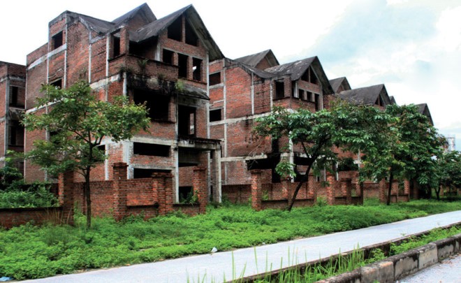 Nhiều căn biệt thư, liền kề tại Khu đô thị Phú Thịnh đang bị bỏ hoang.